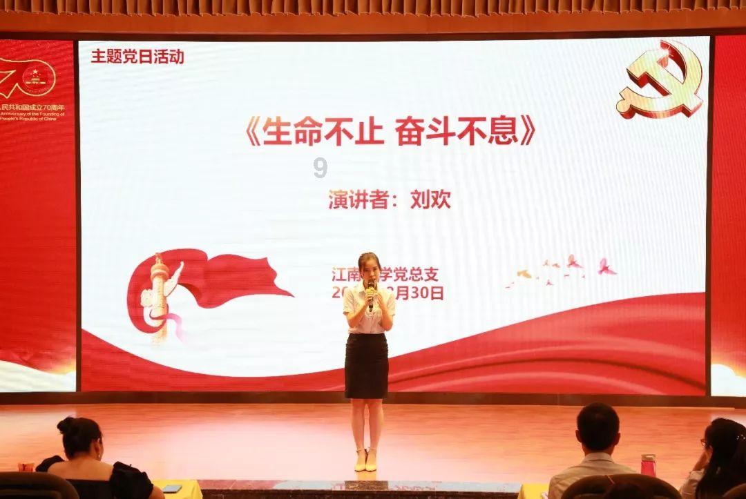 江西新余火灾事故致39死：为遇难者送花的人，从早到晚绵延不绝